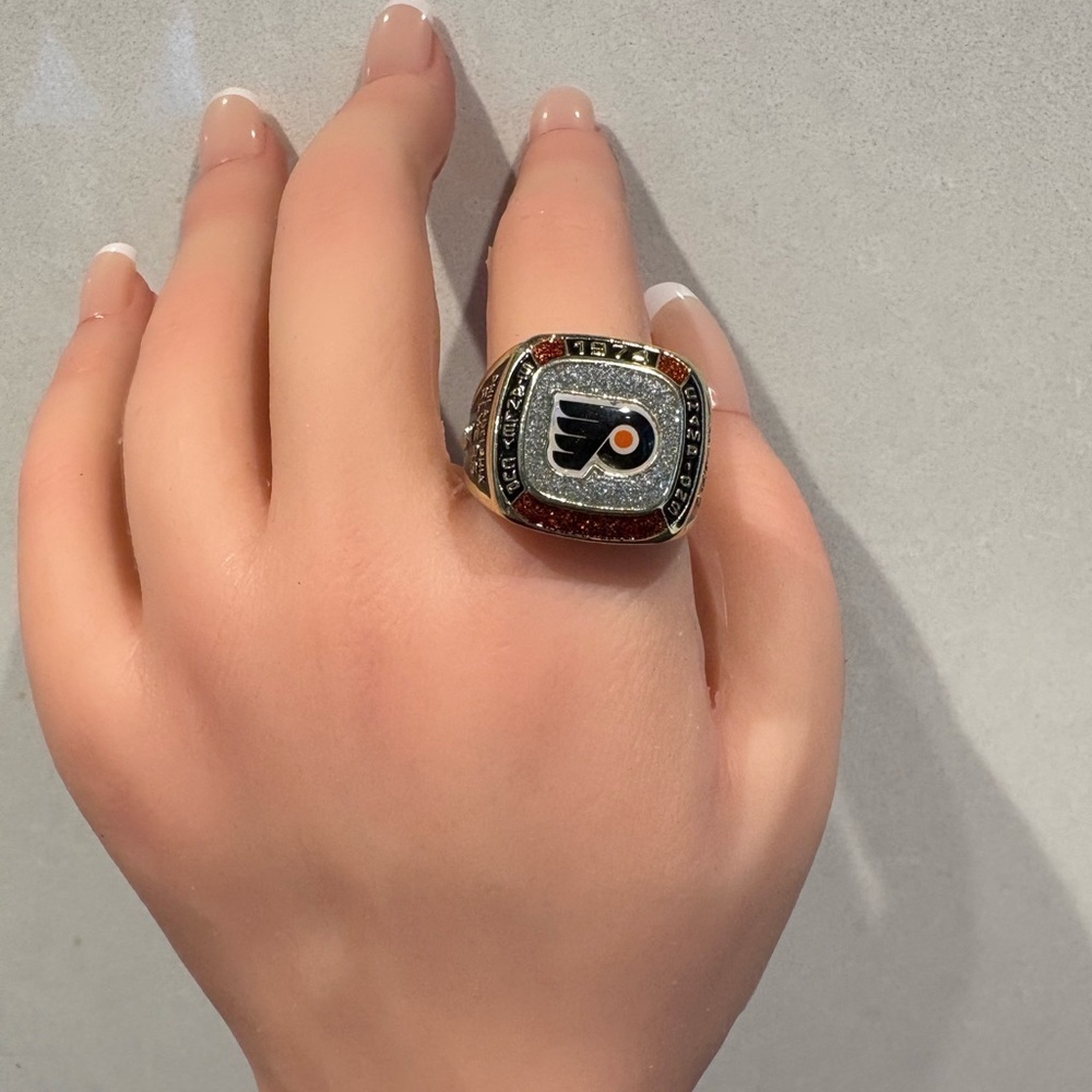 Vintage NHL Philadelphia Flyers Replica Stanley Cup Championship Ring Size 11